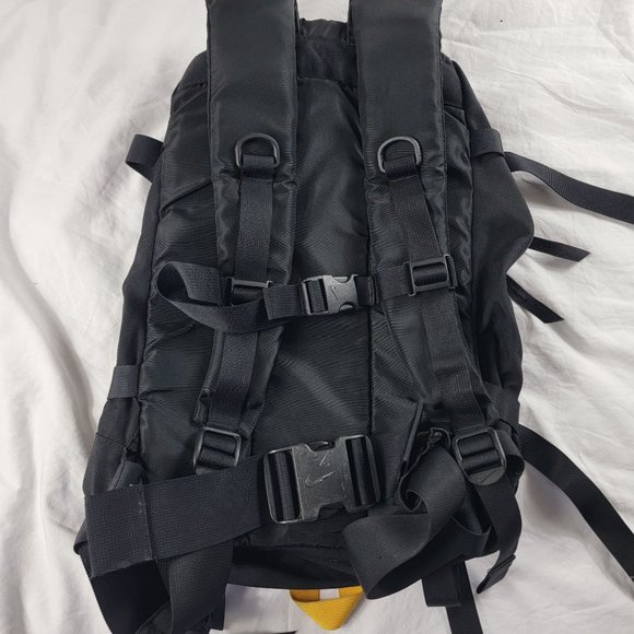 Nike ACG Karst 25 Black Yellow Hiking Mountaineering Backpacks Camping Outdoors - Picture 2 of 9